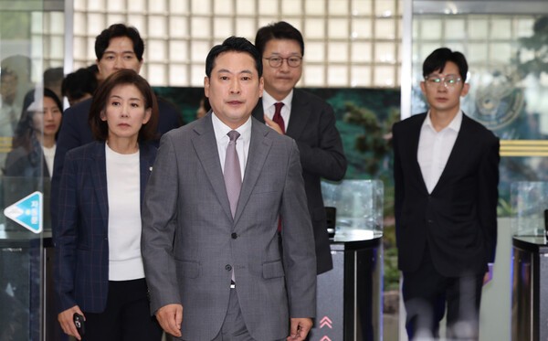 '<b>냉부</b>해 논란' 불붙은 여야…국민의힘 "거짓된 48시간" vs 민주당 "허위...