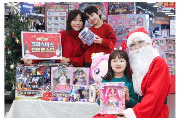 이마트, 6만 원 결제 시 1만 원 상품권... 크리스마스 선물 대전 시작 - 뉴스 썸네일 이미지